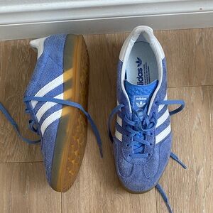 Adidas Gazelle Blue Suede Trainers with White Stripes Size 7.5 fit like an 8